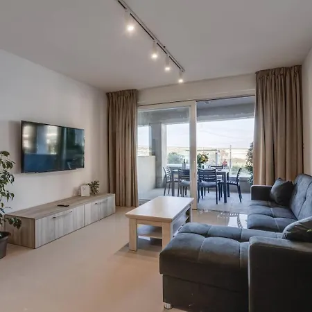 Beachfront 9Ten11 Maisonette W Terrace By Homely Mellieha Exterior photo