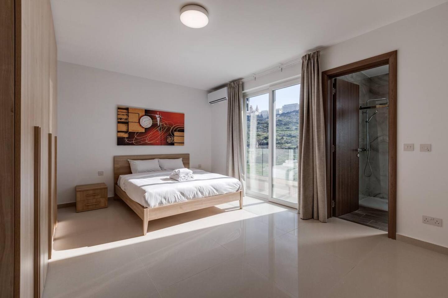 Beachfront 9ten11 Maisonette W Terrace By Homely Appartement Mellieħa